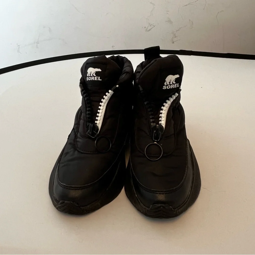 Sorel Black Quilted Out N About Puffy Boots Size 6